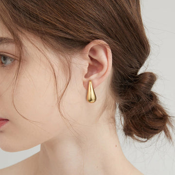 Golden, broad bean-shaped earrings