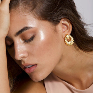Golden claw-shaped earrings