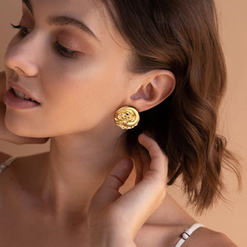 Golden, smooth and textured circular earrings