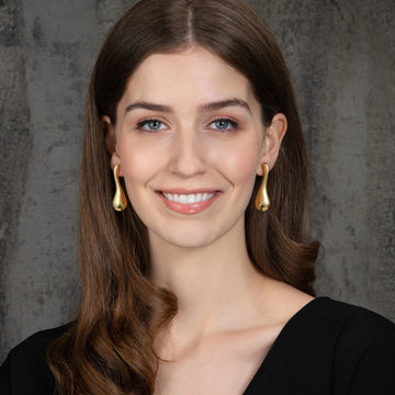 Golden, dripping waterdrop-shaped earrings