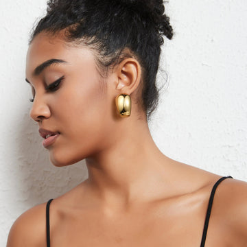 Golden-colored cashew nut-shaped earrings