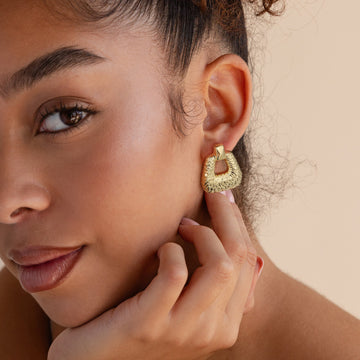 Golden, lightning pattern handbag-shaped earrings
