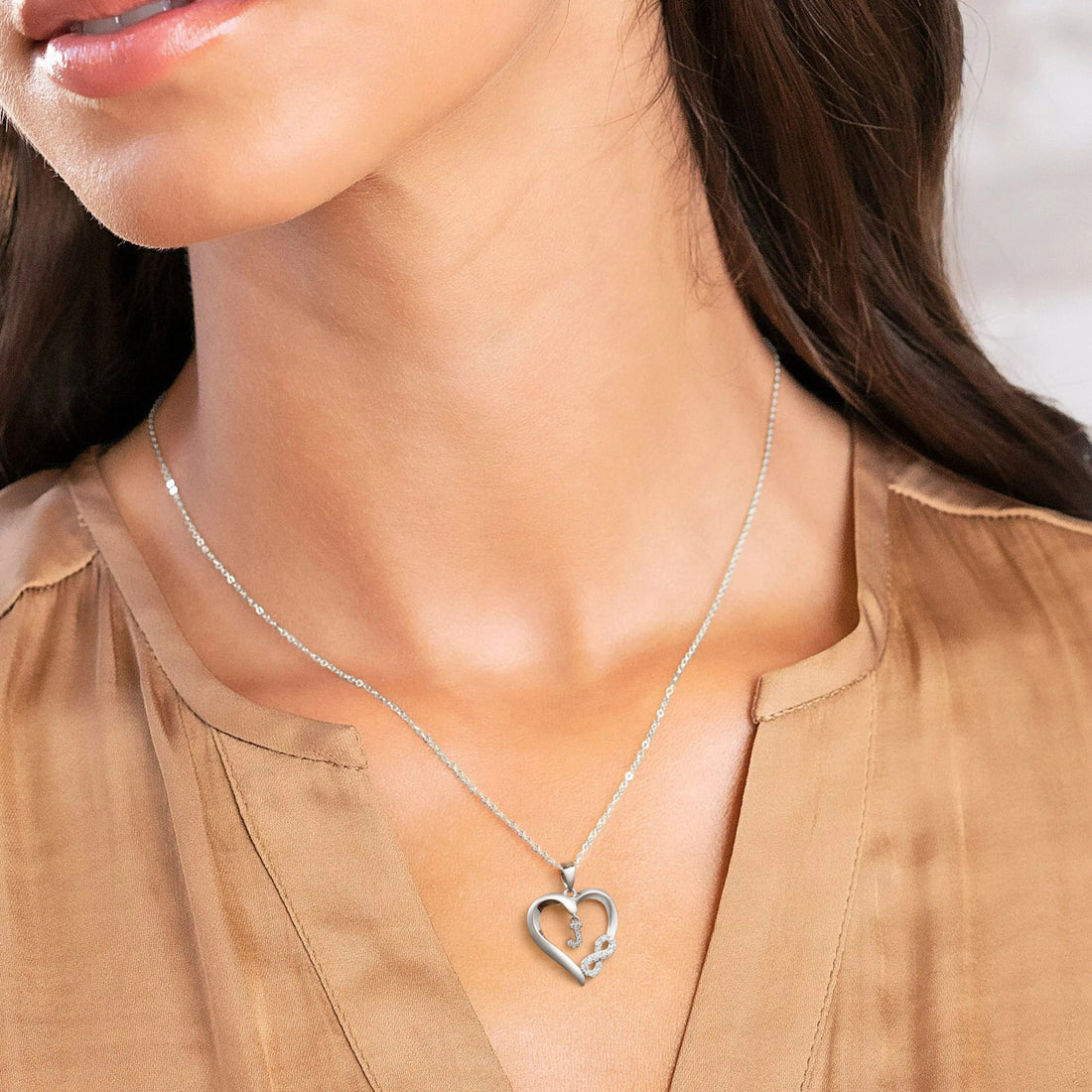 Romavan brand, glossy heart-shaped necklace, capital letter pendant necklace, letters A-Z