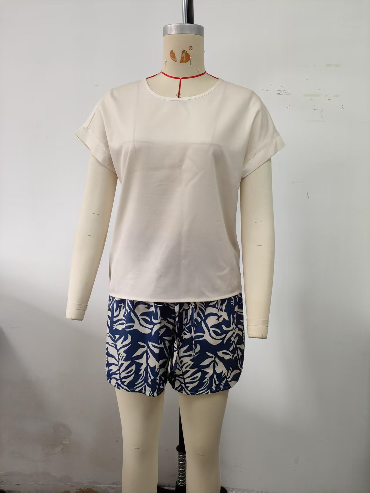 Set, beige T-shirt+blue pants with leaf print pattern printed on the pants