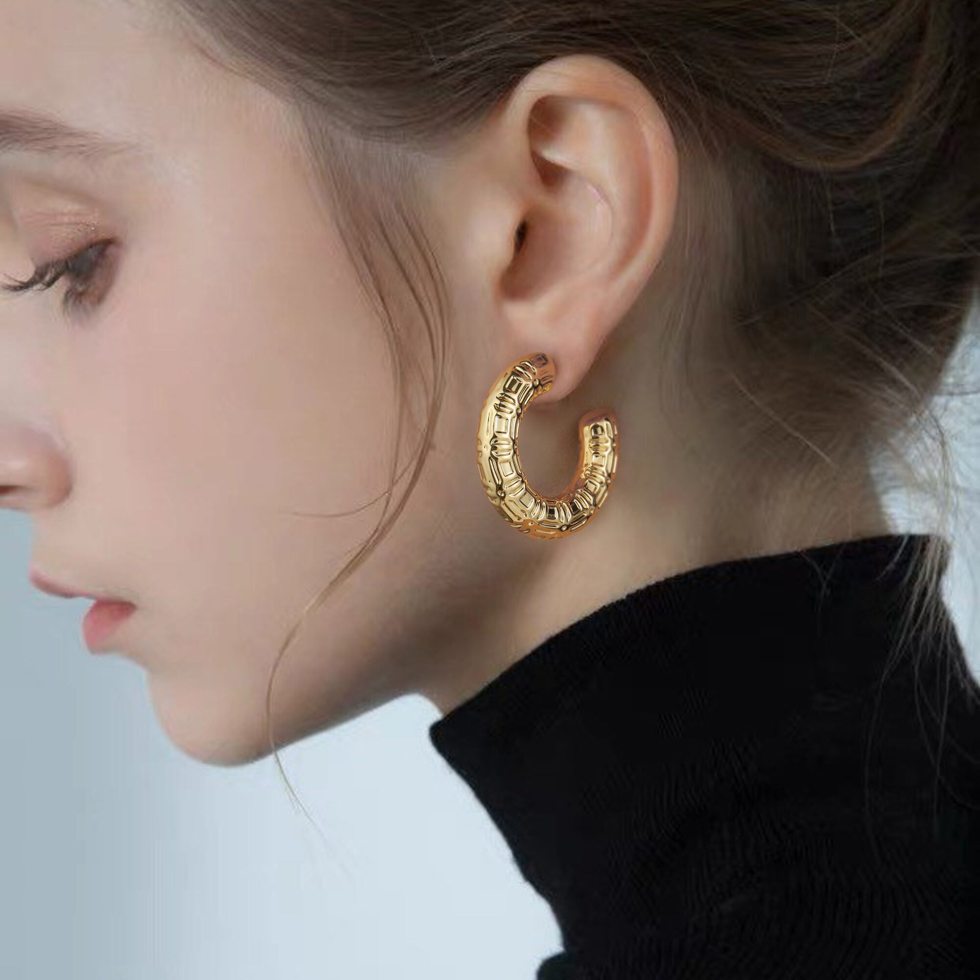 Golden, cute and adorable twisted ring earrings with an opening