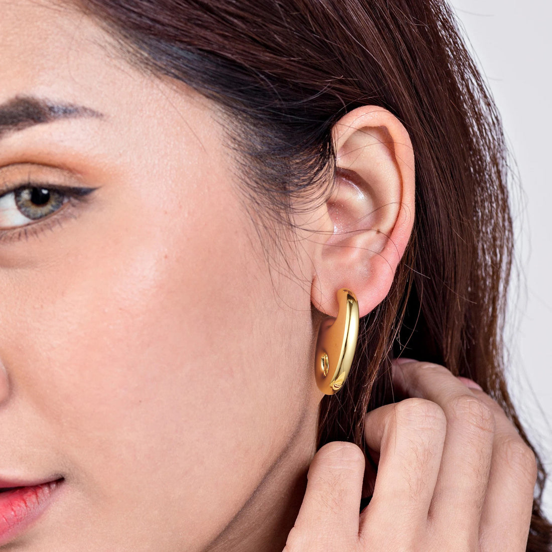 Golden, lobster claw-shaped earrings