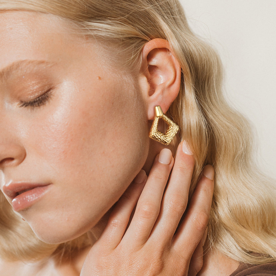 Golden-colored, fashionable vintage square earrings